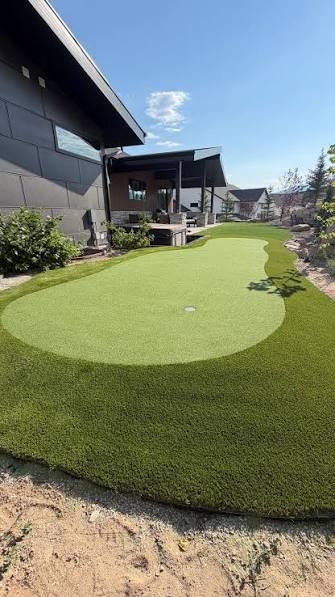 Backyard synthetic putting green